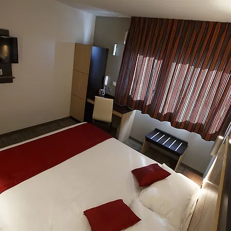 מלון Akena Reims 3*
